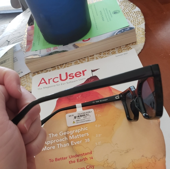 True Religion black sunglasses no soft/hard case - Picture 4 of 7